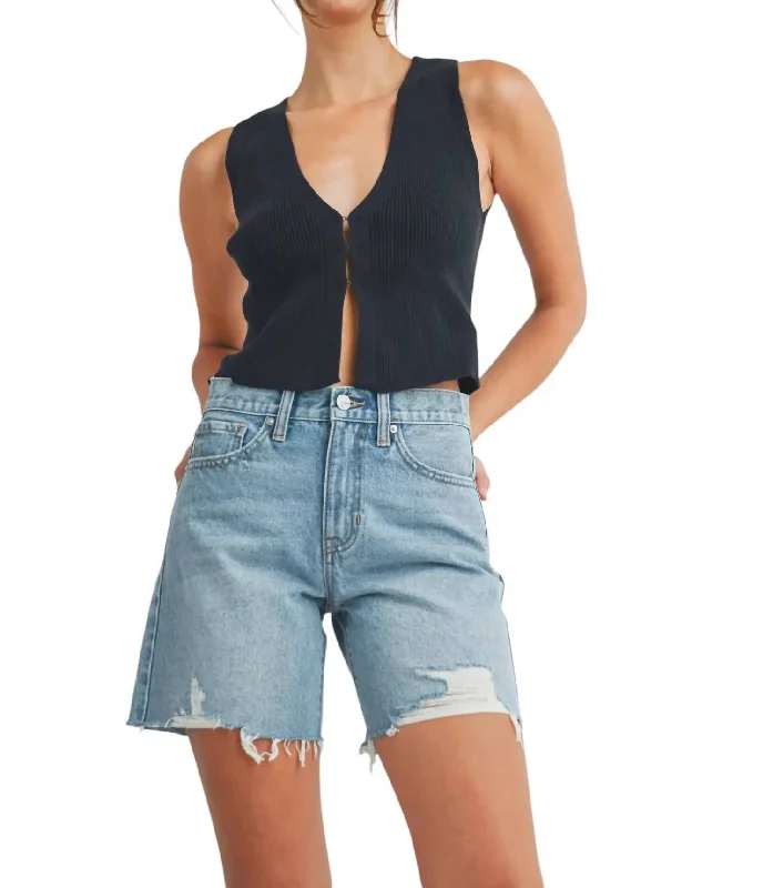 Trendy Items Stevie Walking Shorts In Lightwash