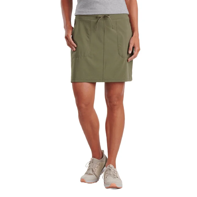 Free And Comfortable Women's Vantage Skort In Sage