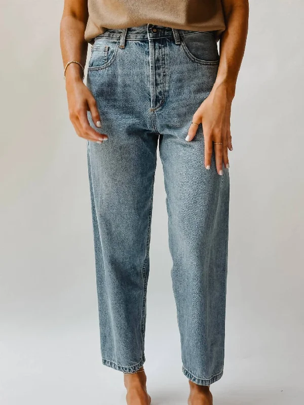 Elegant And Charming Niki Barrel Jeans In Venice